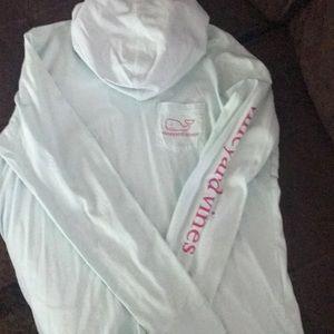 Vineyard vines long sleeve hooded t -shirt.